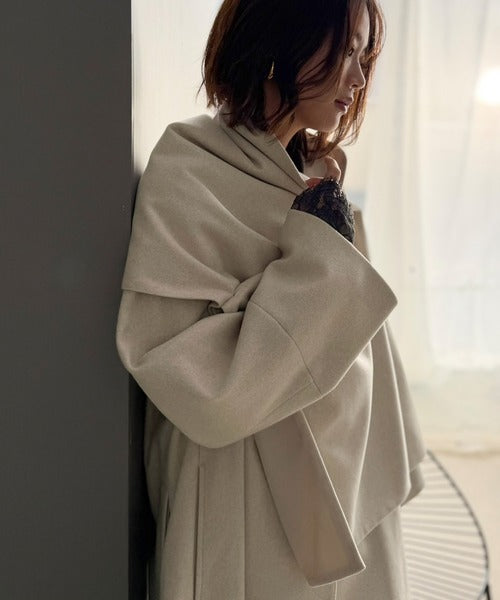 【Classical Evon】大人の品格ある装い。羽織るだけで「こなれた私の完成」ケープ付きフレアシルエットノーカラーメルトンコート（ミドル丈） ev1265088