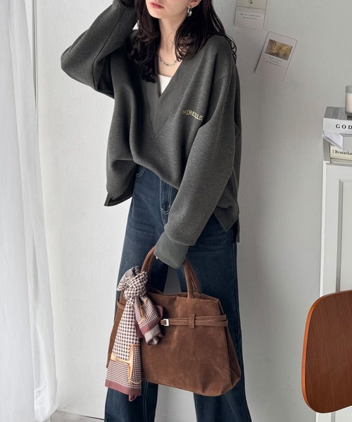 抜け感と上品さを両立。深めのネックで小顔見え♪ 胸刺繍Vネックダンボールニットトップス（長袖） ce1110130