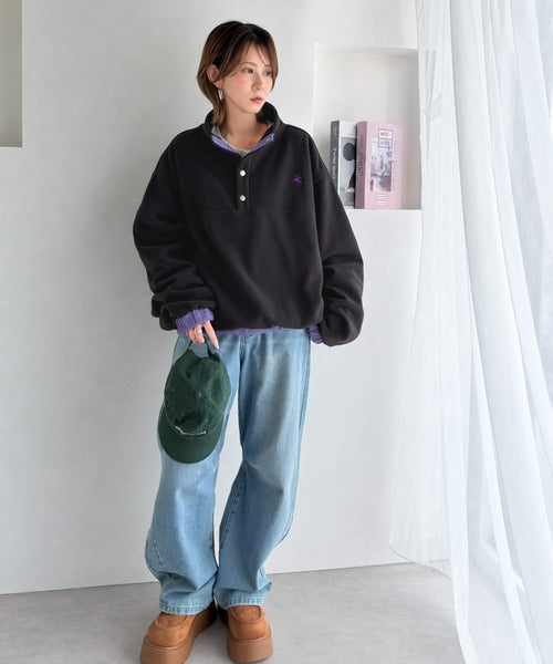 《JaVa ジャバコラボ》暖かさも、お洒落感も、欲張りに。胸刺繍ジャガード切り替えハーフボタンフリースプルオーバー jv1010674