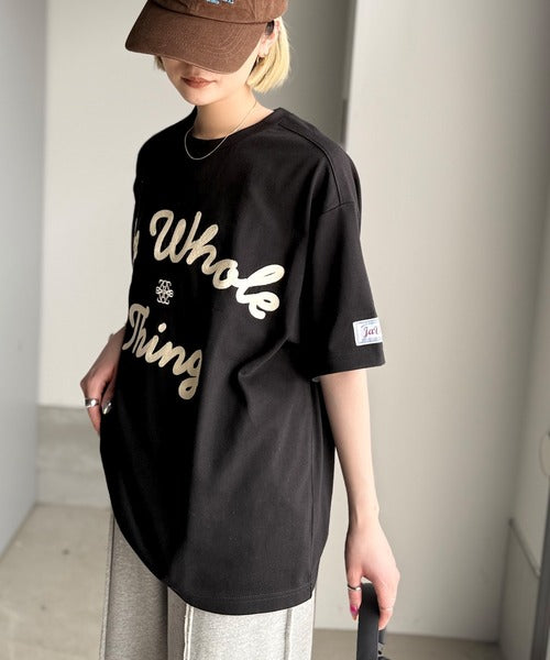 《JaVaジャバコラボ》“トレンドを纏う”コード刺繍ロゴ半袖Tシャツ(オーバーサイズ) jv1329032