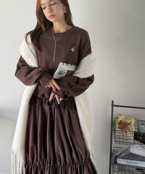 一枚でコーディネートが完成する優秀アイテム◎胸刺繍ドロスト裏起毛ドッキングワンピース ce1020325