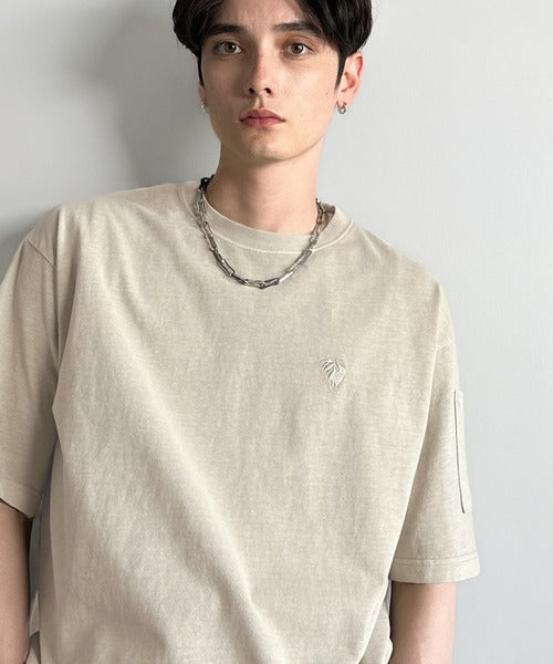 「イマドキな、古着感。」袖ポケット付きピグメント加工刺繍入りTシャツ／Sleeve Pocket Pigment-Dyed Embroidery T-Shirt co1150025