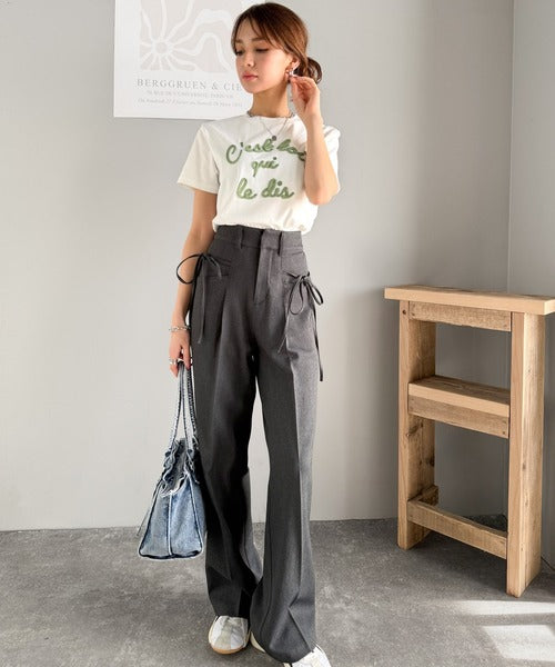 【mily bilet】着るだけでオシャレ感！ロゴプレート付きカラーフレンチコード刺繍Tシャツ(半袖) mi1329015