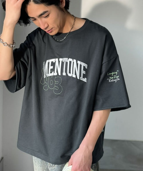 《JaVaジャバコラボ》【吸水速乾機能付き】Tシャツ派にこそ試してほしい！さらっと夏場も快適なカレッジロゴ 飛び刺繍 ミニ裏毛Tシャツ jo1150097