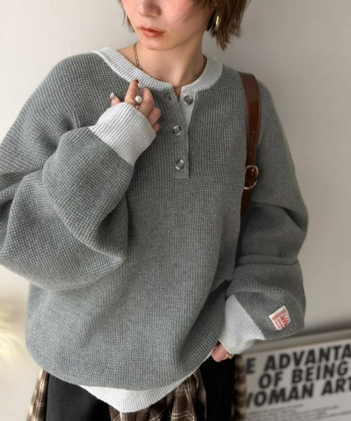 《JaVaジャバコラボ》ふっくら、袖たっぽり。ワッフル編みヘンリーネックオーバーサイズ配色ニット jv1350022