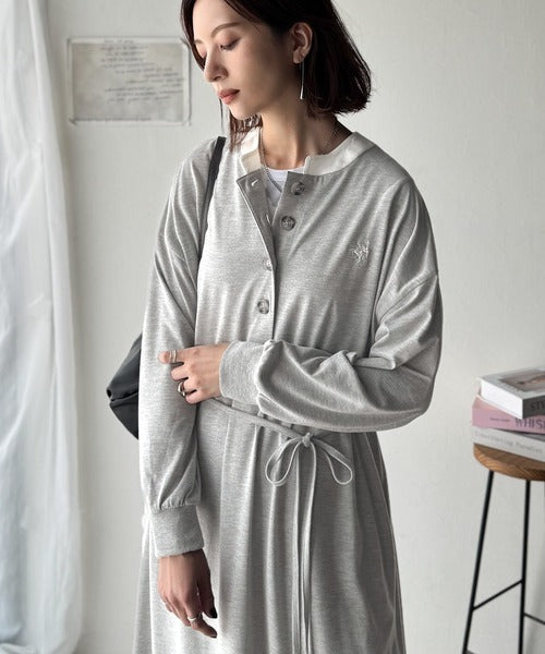 大人リラクシーで抜け感を。胸刺繍配色デザインヘンリーネックロングワンピース（長袖） ce1020323
