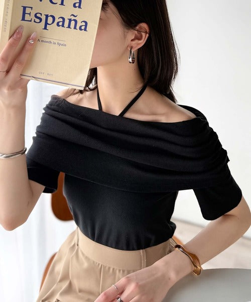 視線を奪う、美デコルテ。華奢見えを叶える、絶妙ドレープが◎ タイ付き五分袖オフショルトップス ce1240086