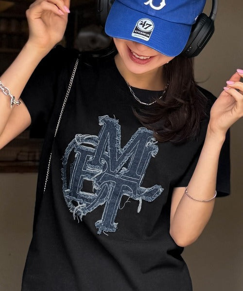 【mily bilet】遊び心を忍ばせておしゃれを一新。デニムフリンジワッペン使いTシャツ mi1329037
