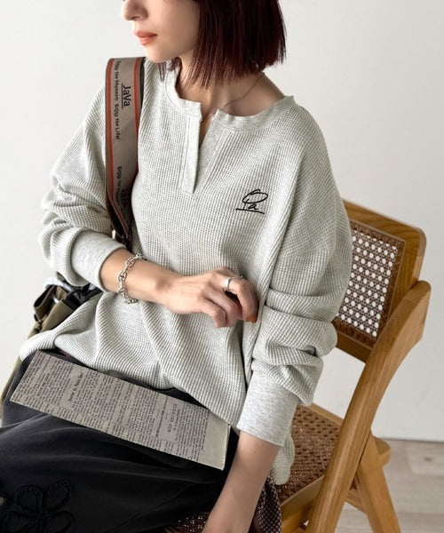 洒落感アップのこなれT。胸刺繍ワッフルオーバーサイズキーネックロンT（長袖） ce1260496