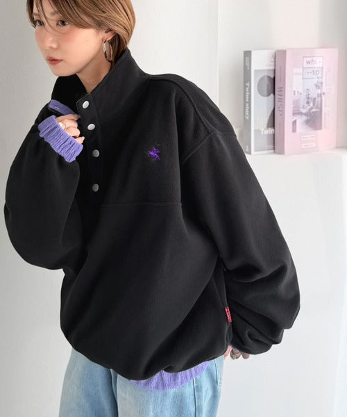 《JaVa ジャバコラボ》暖かさも、お洒落感も、欲張りに。胸刺繍ジャガード切り替えハーフボタンフリースプルオーバー jv1010674