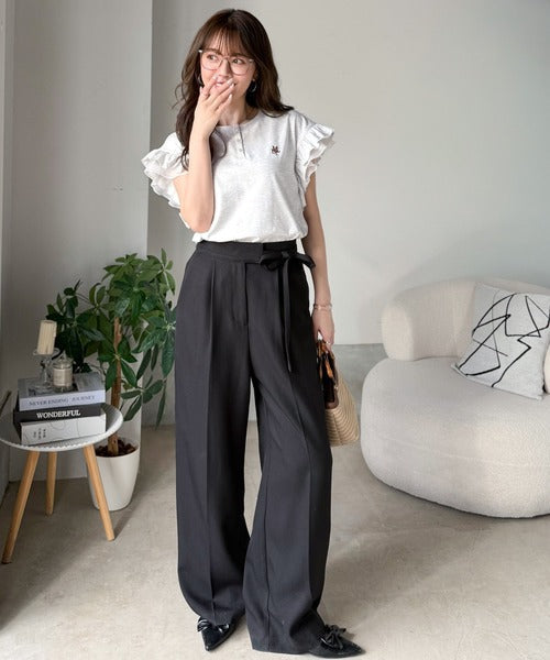 【mily bilet】ふわっと華やか、でも凛と。袖フリルコンパクトTシャツ mi1329092