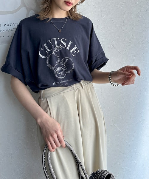 毎日のスタイルを楽しく彩る。前後2way裾ドロストフルーツグラフィックTシャツ ce1050269