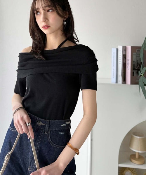 視線を奪う、美デコルテ。華奢見えを叶える、絶妙ドレープが◎ タイ付き五分袖オフショルトップス ce1240086