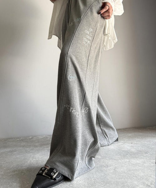 今季のイチオシ！ランダム刺繍裏毛スウェットワイドパンツ ce1260423