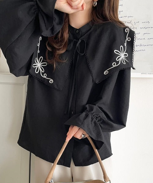 【mily bilet】クラシカルさとモダンさを両立。花刺繍ケープブラウス mi1019115