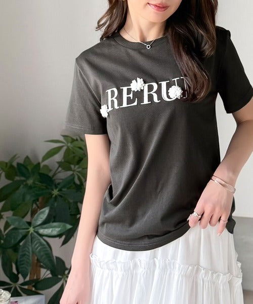 【mily bilet】フロント刺繍でさりげなく華やぐ♪ 立体花モチーフＴシャツ（半袖） mi1359053