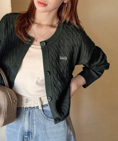 【mily bilet】やわらかな優しさ、漂う気品。前後2wayプレート使いケーブルニットカーディガン（長袖） mi1029140