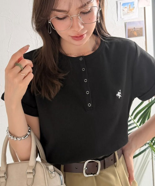 すっきり華奢魅せ。袖ロールアップ胸刺繍入りヘンリーネックリブTシャツ (半袖) ce1410009