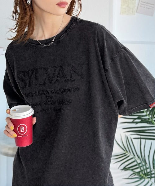 《JaVaジャバコラボ》色褪せで魅せる、ラフな品格。綿100％前後２WAYアシッド刺繍ユルTEE（半袖） jv1260544