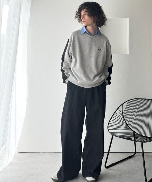 【Classical Origin】「個性をアクセントに。」袖ライン配色Vネックスウェットトレーナー（長袖）／Color Blocked Sleeves V-Neck Sweat Trainer co1150044