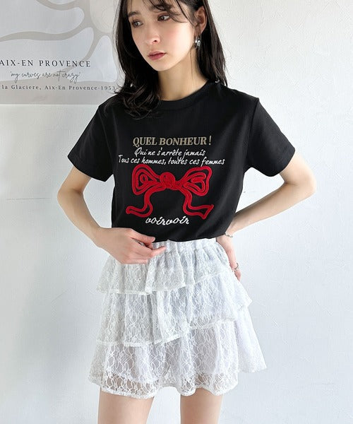 【mily bilet】華やか大人ガーリー。リボンコード刺繍プレートデザインTシャツ mi1329025