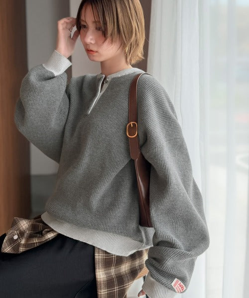 《JaVaジャバコラボ》ふっくら、袖たっぽり。ワッフル編みヘンリーネックオーバーサイズ配色ニット jv1350022
