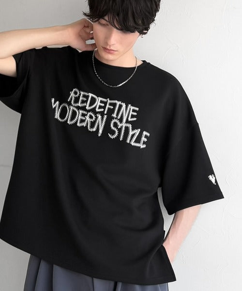 刺繍もシルエットもまるで3Dな主役級アイテム！立体刺繍ドレープダンボールTシャツ／3D Embroidered Draped Double-Knit T-Shirt co1010048