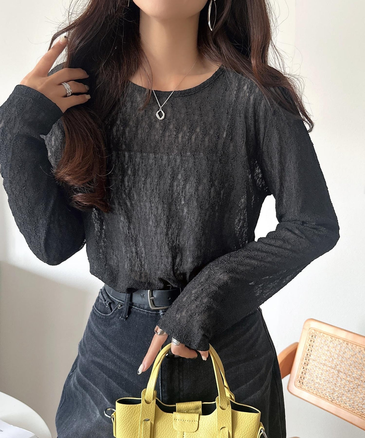 ほどよい透け感が大人上品。総柄シアーレーストップス(長袖) ce1010488