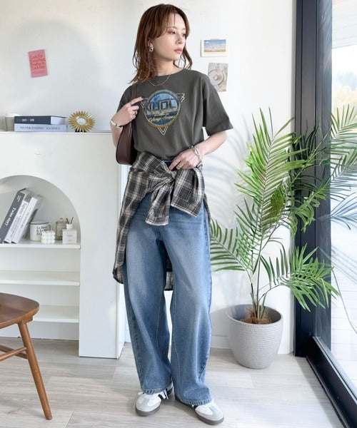 《JaVaジャバコラボ》遊びと余裕をこの1枚で。コットン100％コンパクトグラフィックロゴTEE（半袖） jv1050367