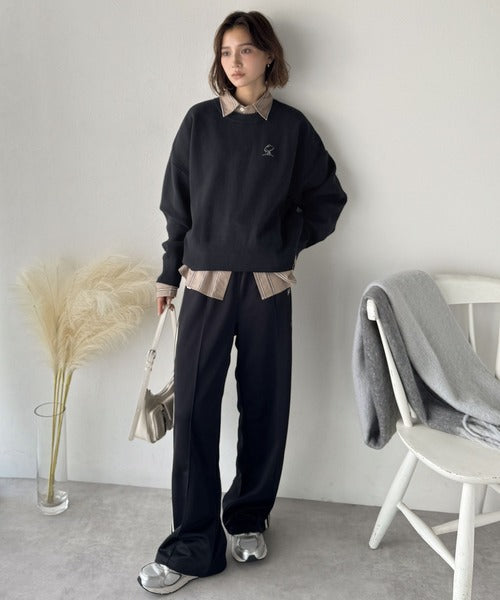 シンプルながらも洗練されたデザインで、こなれ感。胸刺繍スウェット見えコクーンニット（長袖） ce1260463