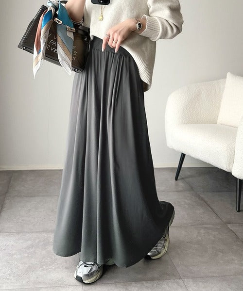 さらり、軽やか。リラックスstyleキマる。レーヨン素材ウエストギャザーフレアシルエットワイドパンツ ce1015084
