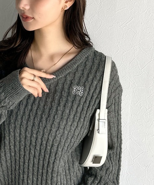 【mily bilet】一枚着るだけで、重ね着風。シャツレイヤード風ロゴ刺繍リブニットプルオーバー（長袖） mi1029172