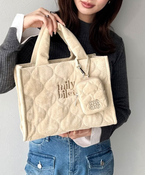 【mily bilet】ふわふわもちもちの質感が魅力のスウェードライクキルティングスクエアショルダーバッグ mi1179068