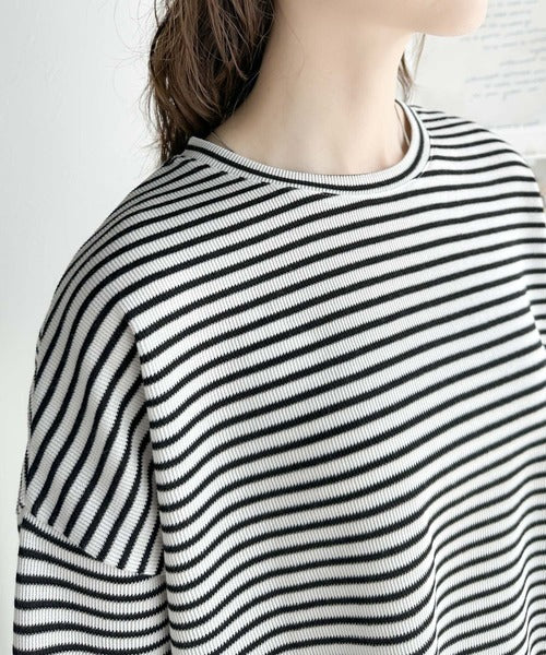 甘めもカジュアルも着こなせる定番item。サイドスリットボーダー半袖Tシャツ ce1020151