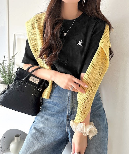 品よく、すっと、毎日に馴染む。オーガニックコットンランダムリブ胸元刺繍Tシャツ（半袖） ce1260538