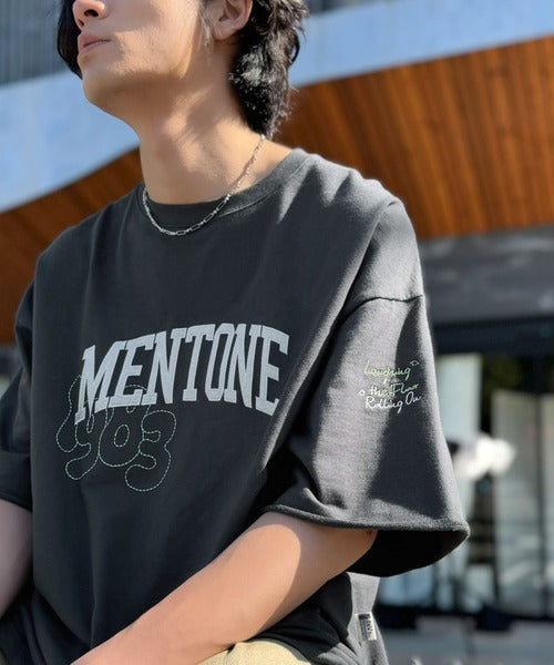 《JaVaジャバコラボ》【吸水速乾機能付き】Tシャツ派にこそ試してほしい！さらっと夏場も快適なカレッジロゴ 飛び刺繍 ミニ裏毛Tシャツ jo1150097
