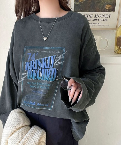 《JaVaジャバコラボ》ゆるっとカジュアルに着こなす。綿100%ピグメント加工グラフィックプリントTシャツ（長袖） jv1050407