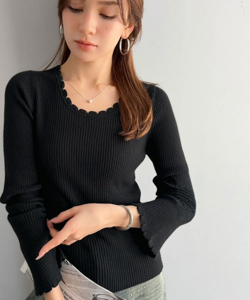 【mily bilet】すっきりシルエットで華やかに映える♪スカラップデザイン配色ニットトップス mi1029192