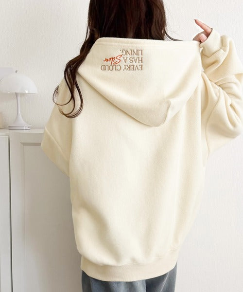 ふわっとあったか、秋冬の“欲しい”をぎゅっと♪刺繍デザインスキッパー衿フリースパーカー ce1020395