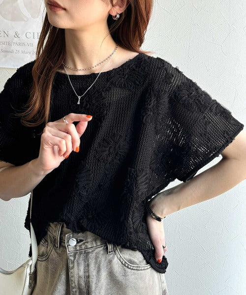 大人のおしゃれ度ワンランクアップ。チュールフラワーコード刺繍半袖Tシャツ ce1260429