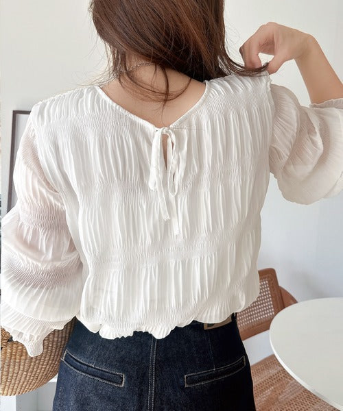 涼やかに、品よく、愛らしく。前後2wayリボンキャンディスリーブシアープリーツブラウス（長袖） ce1010538