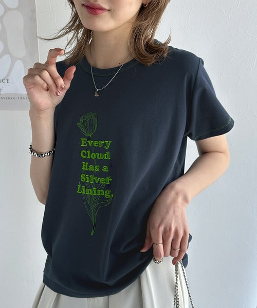 上品さが魅力。フラワープリントグラフィック刺繍Tシャツ（半袖） ce1050268
