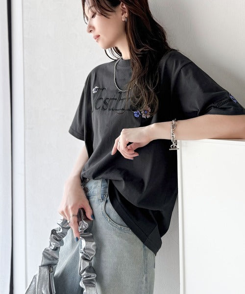 ナチュラルな中に、さりげない華。綿100％ロゴ×フラワー刺繍ビッグTシャツ（半袖） ce1260485