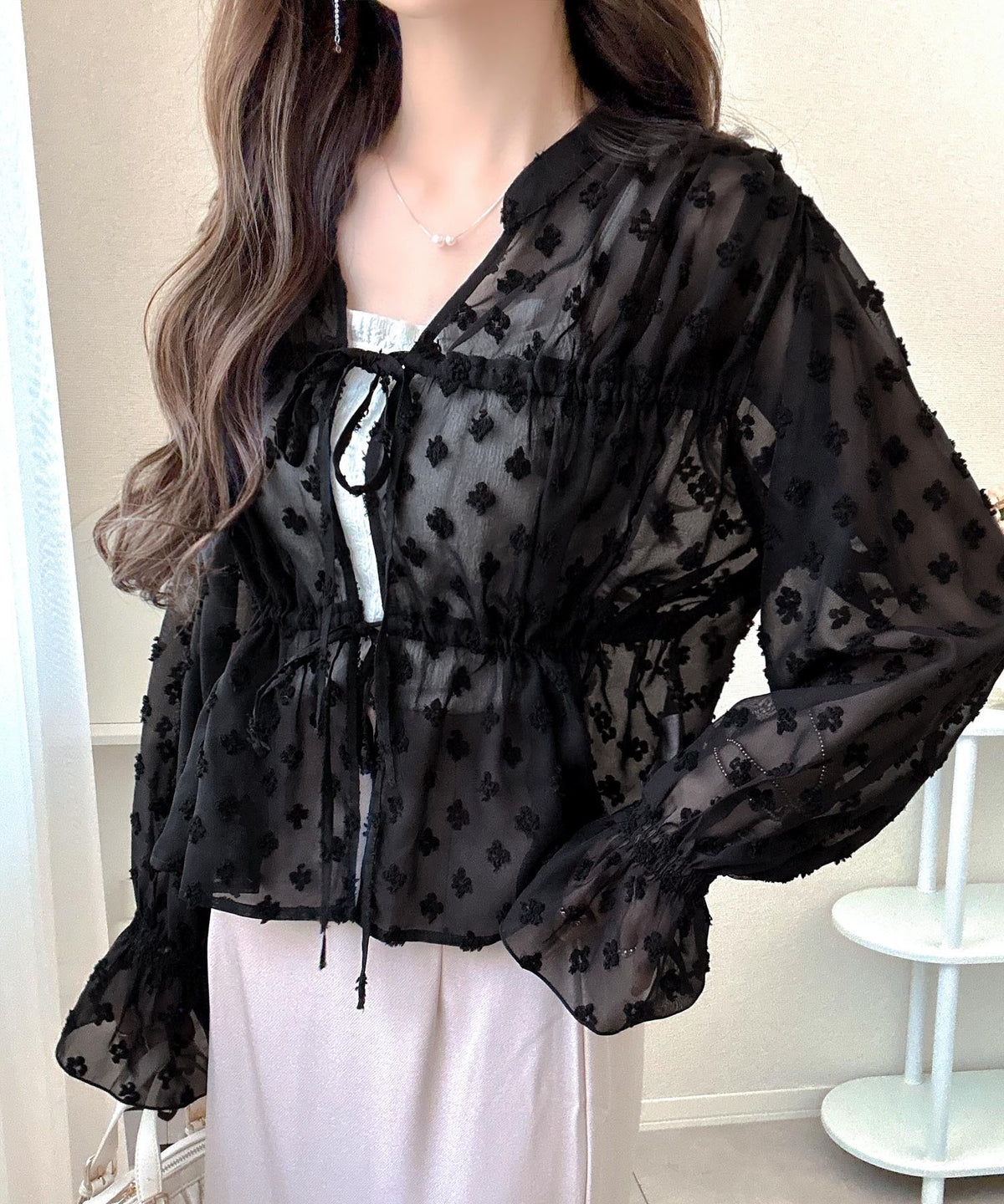 【mily bilet】透け感シフォンでつくる、大人の可憐スタイル。花柄シフォンカーデブラウス（長袖） mi1019105