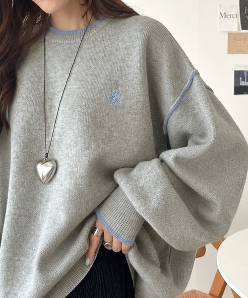 ゆるっと上品、やさしく映える。胸刺繍入り配色クルーネックオーバーサイズニット（長袖） ce1350019