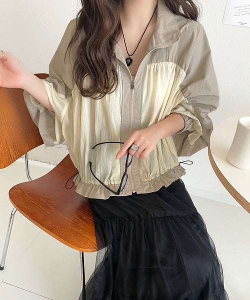 柔らかなシアーが魅力。軽量ナイロン異素材ドッキングギャザー使いスタンドカラーブルゾン ce1020207