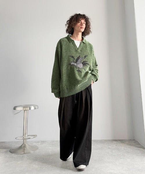 【Classical Origin】「個性で遊ぶ。」モール糸使いルースター柄襟付きVネックセーター／Chenille Yarn Rooster Motif Collared V-Neck Sweater co1150075
