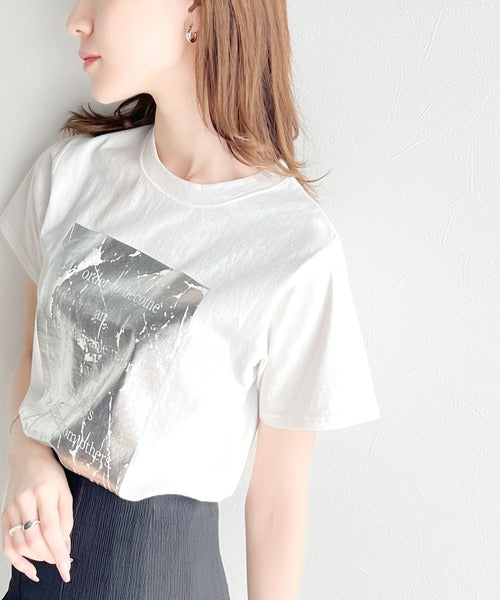 【mily bilet】一点投入でモードなおしゃれ感が漂う。綿100%箔プリントTシャツ mi1149053