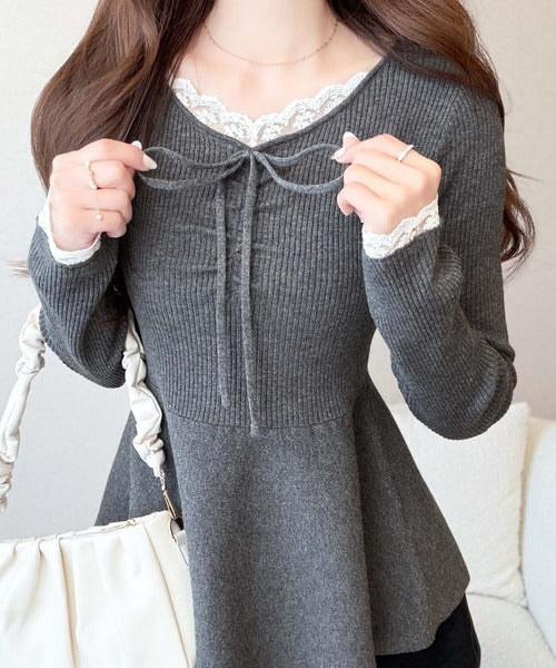 【mily bilet】甘さをひとさじ、華やぐ大人ガーリー。レースレイヤード風ギャザーリボンペプラムニット（長袖） mi1359060