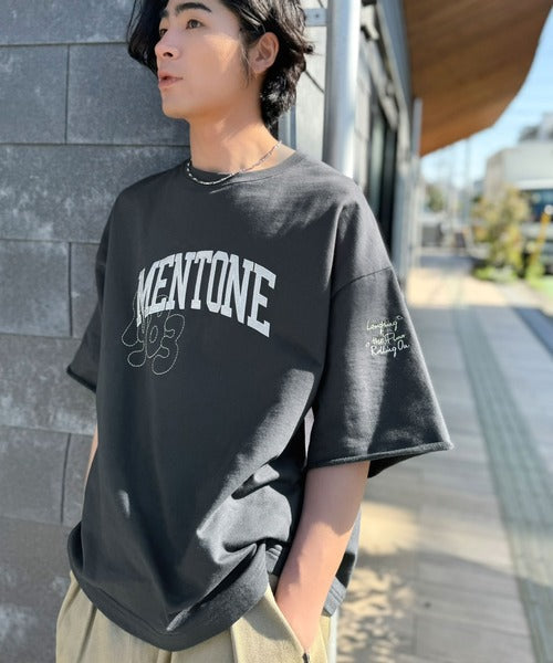 《JaVaジャバコラボ》【吸水速乾機能付き】Tシャツ派にこそ試してほしい！さらっと夏場も快適なカレッジロゴ 飛び刺繍 ミニ裏毛Tシャツ jo1150097